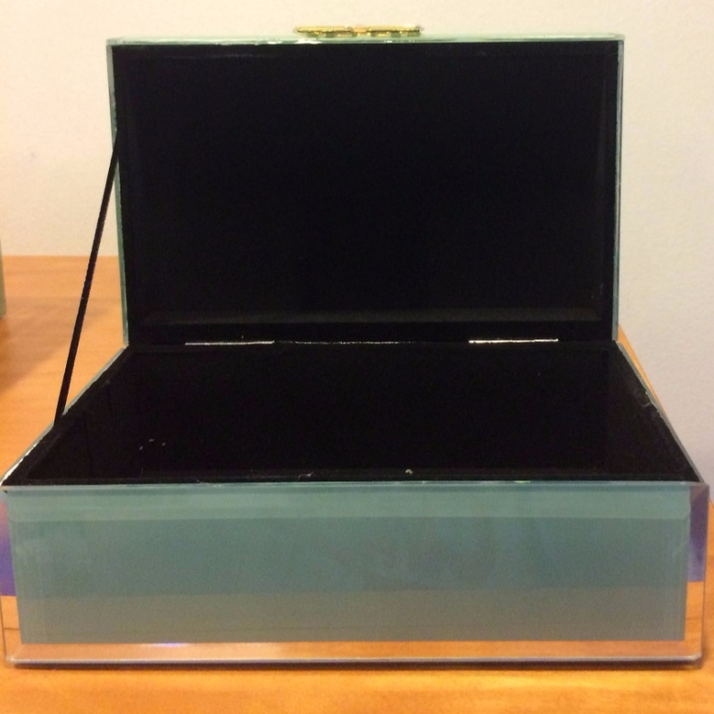Cutie de bijuterii din sticlă din lemn